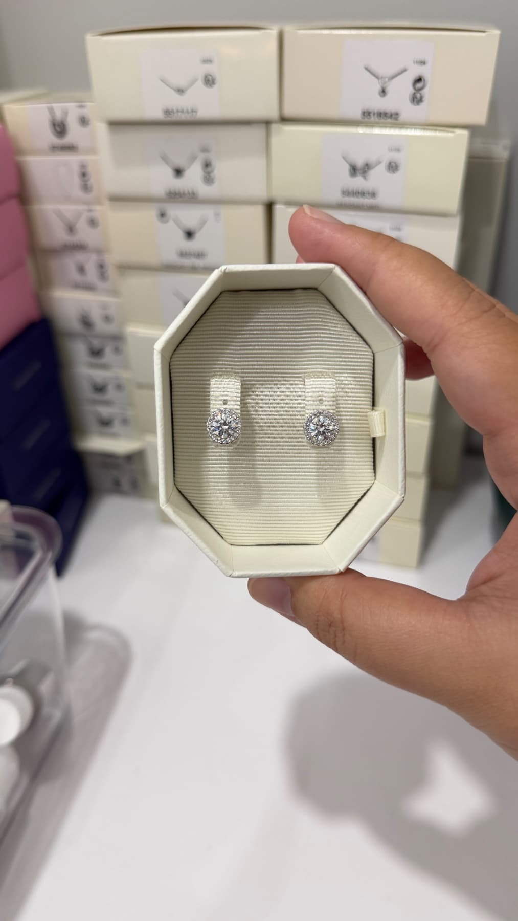 Khuyên constella nụ size 0,9