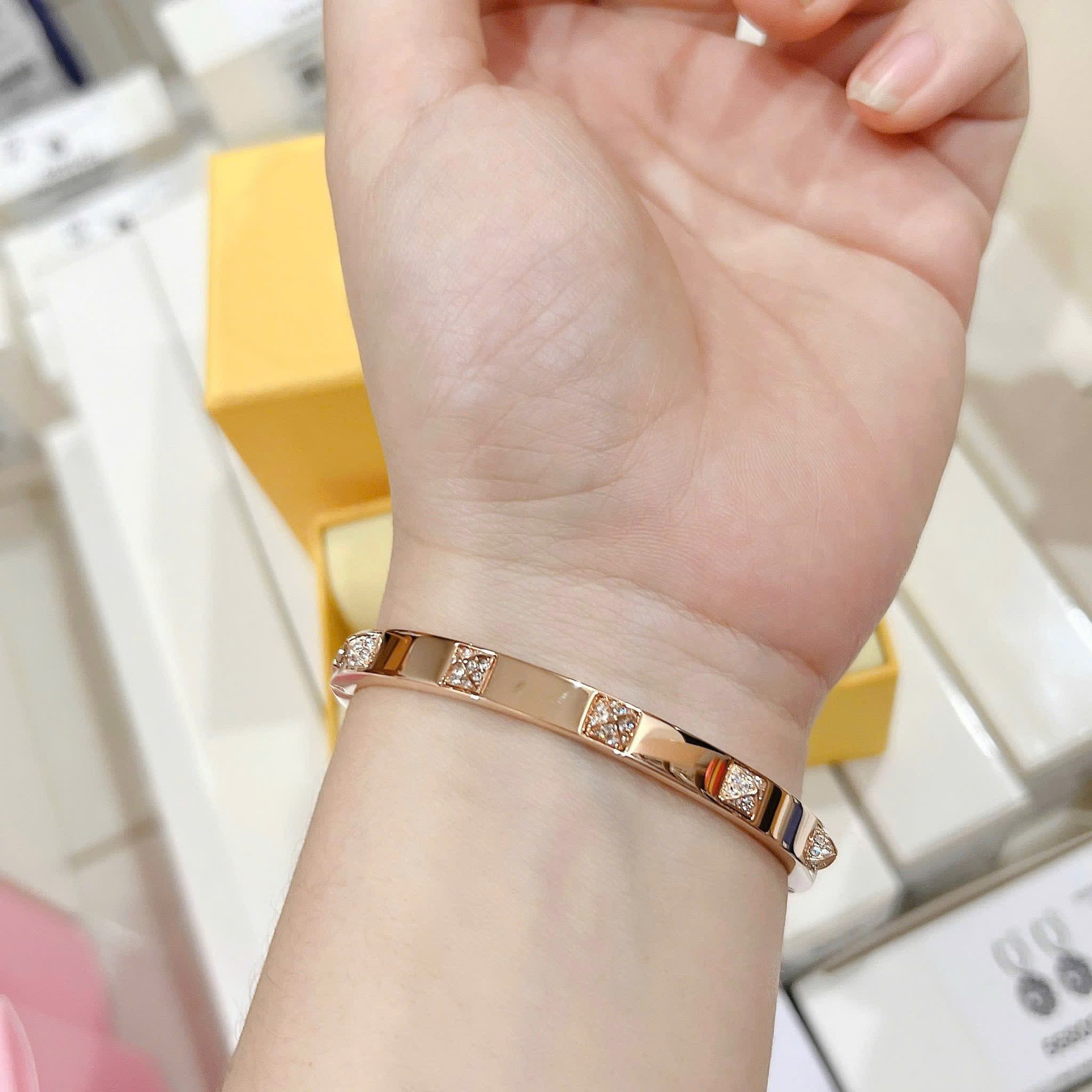 Lắc tay tactic S/M