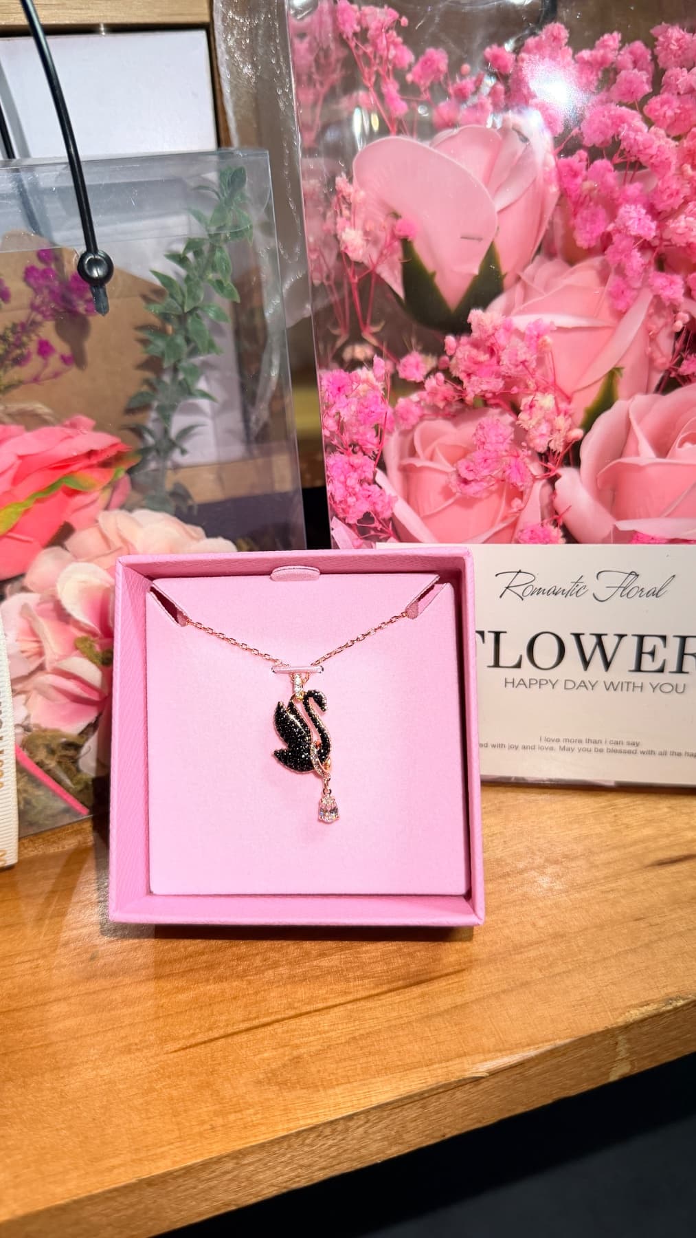 Dây chuyền thiên nga đen giọt nước