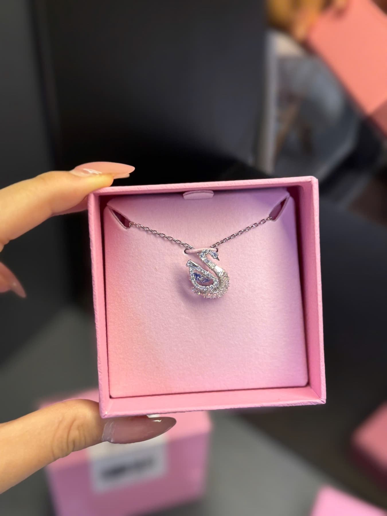 Dây chuyền dancing swan xanh bản mới 2025