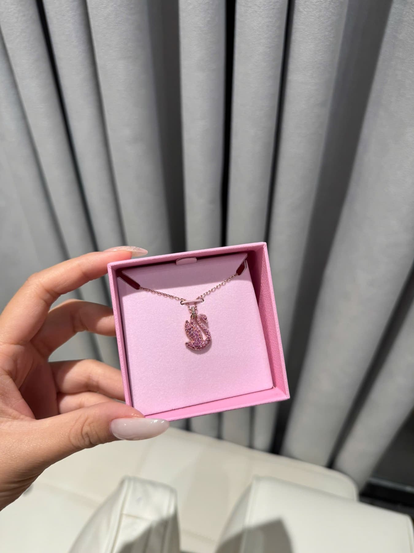 Thiên nga hồng dáng bay new