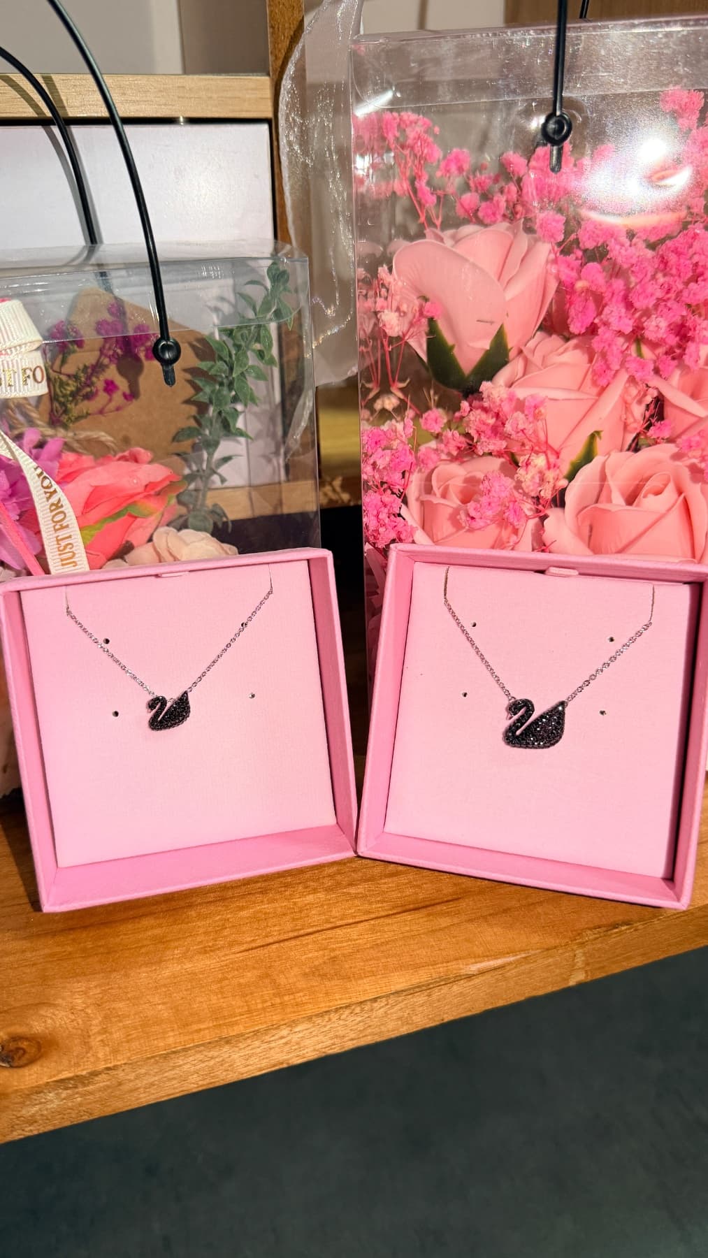 Dây chuyền nga đen iconic mặt nhỏ