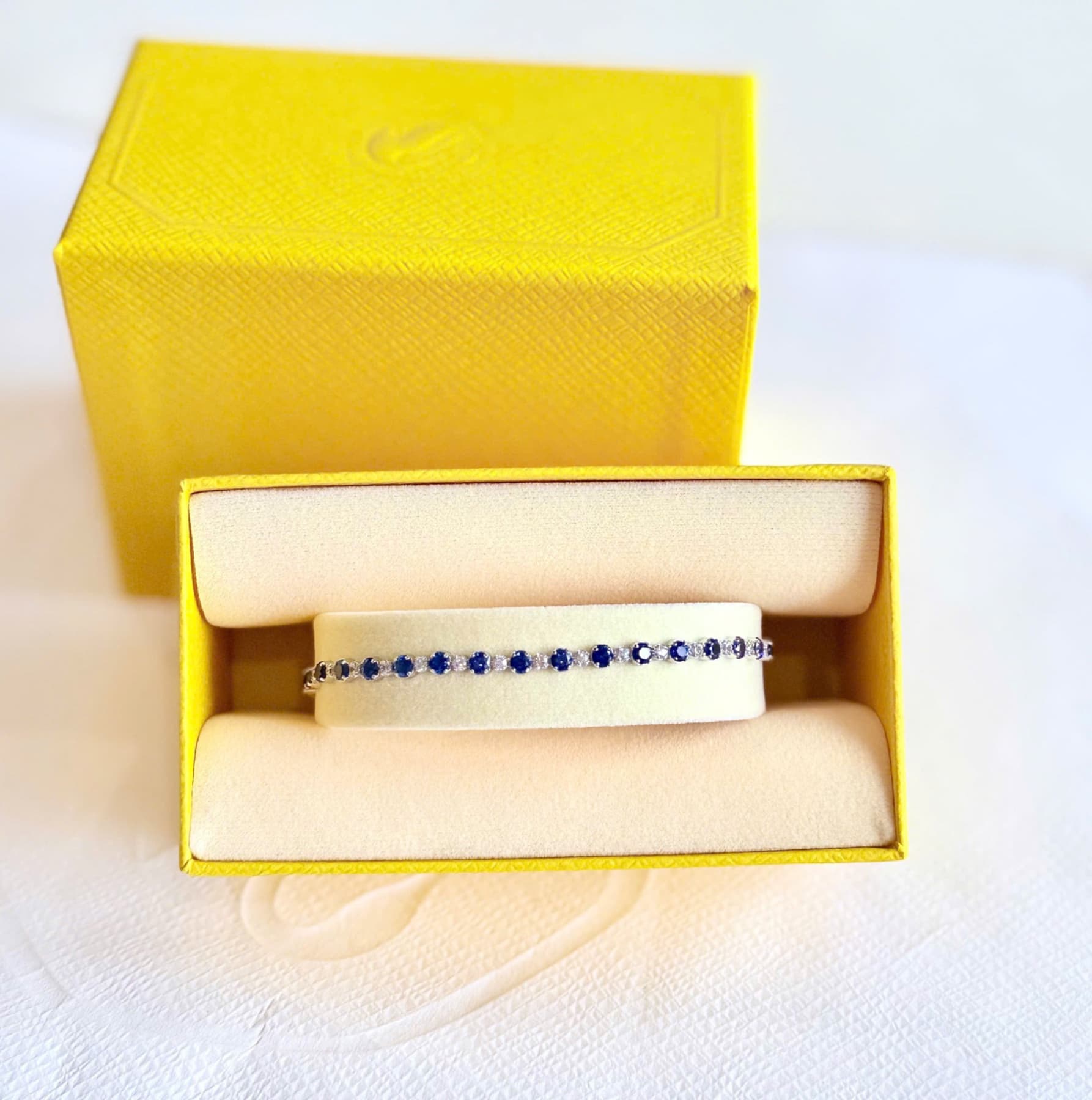 Lắc trilogy xanh dương mix trắng