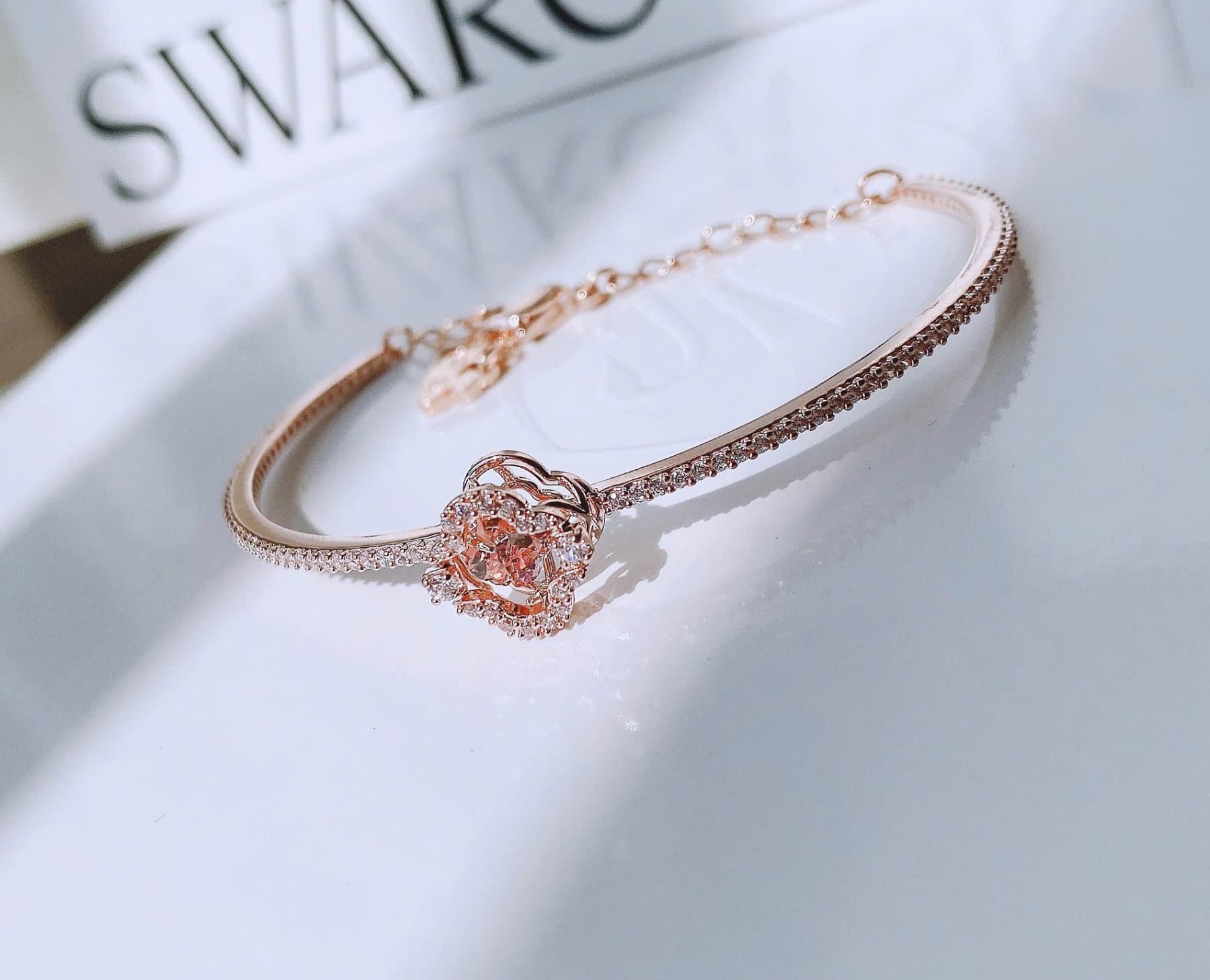 Lắc tay dancing hoa hồng