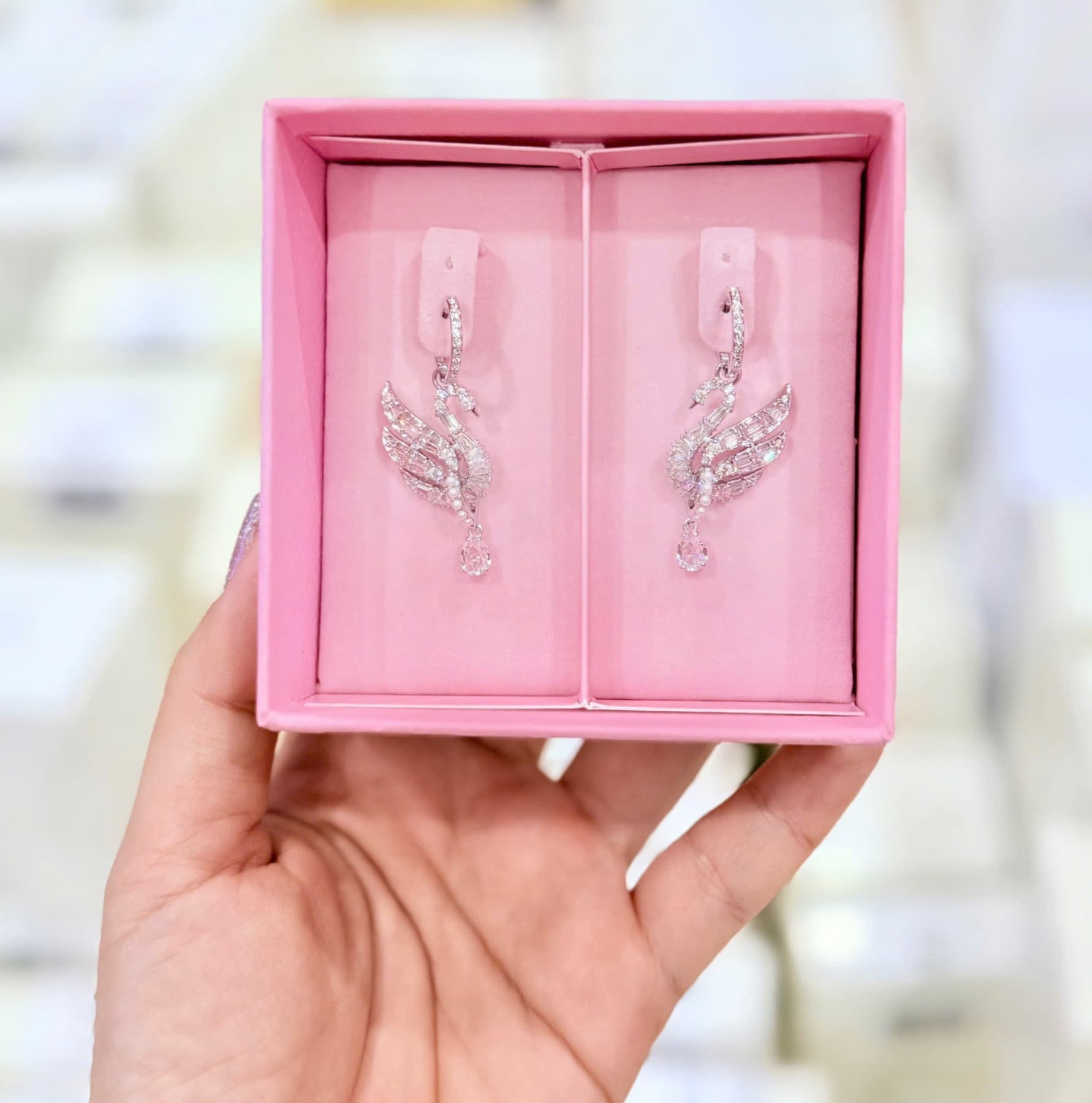 Khuyên thiên nga trắng giọt nước new