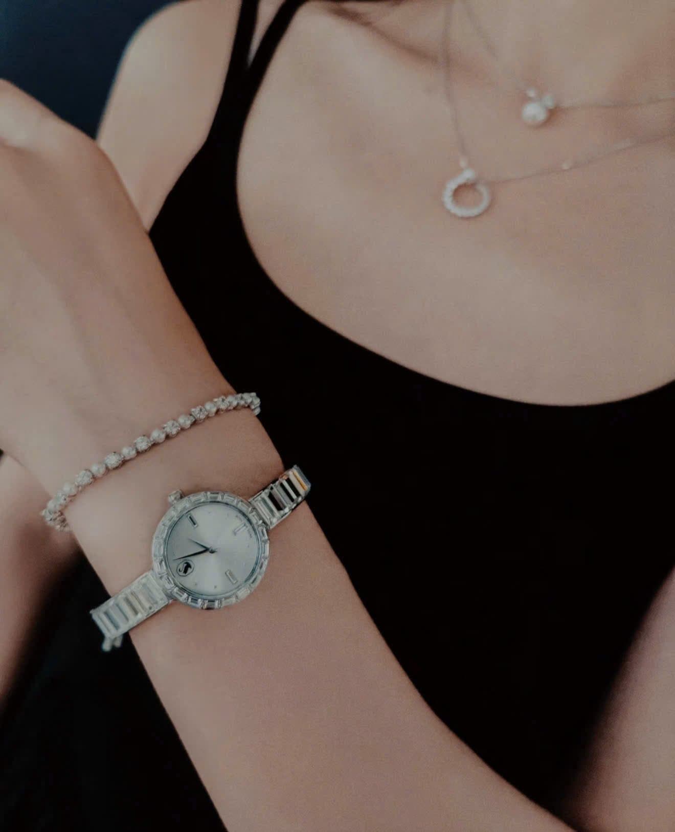 đồng hồ matrix- trắng 