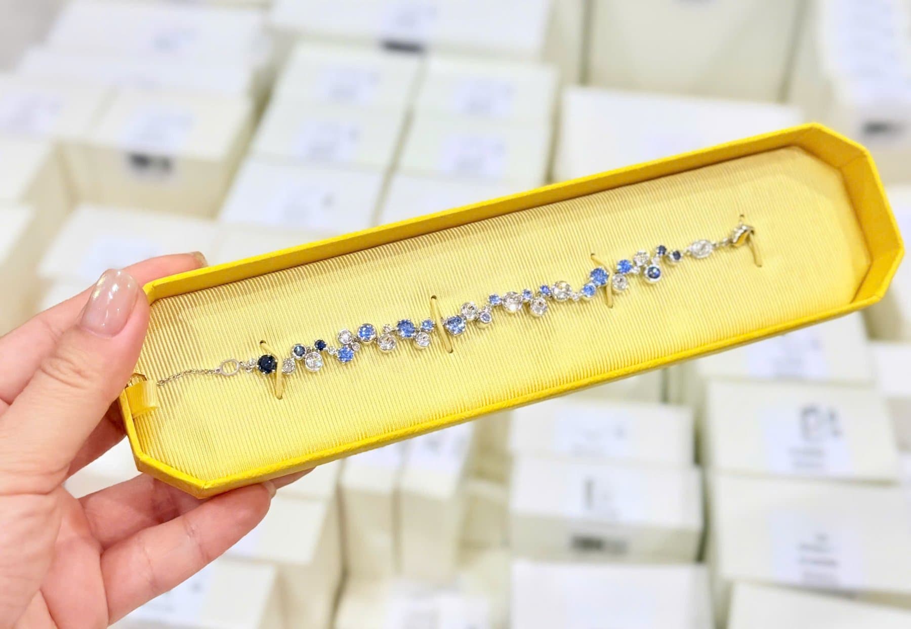 lắc constella xanh mix trắng