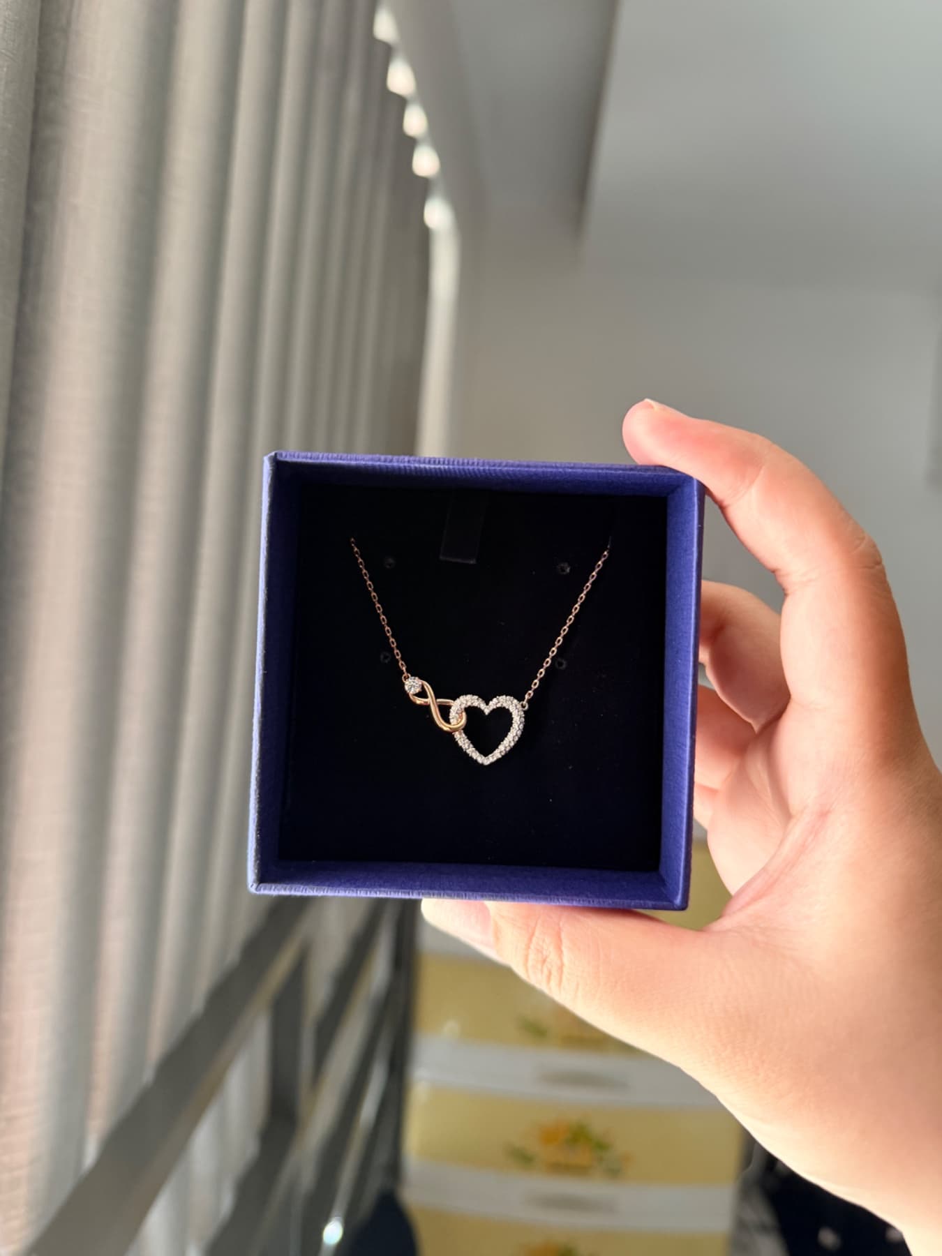 Dây chuyền tim vô cực hyperbola