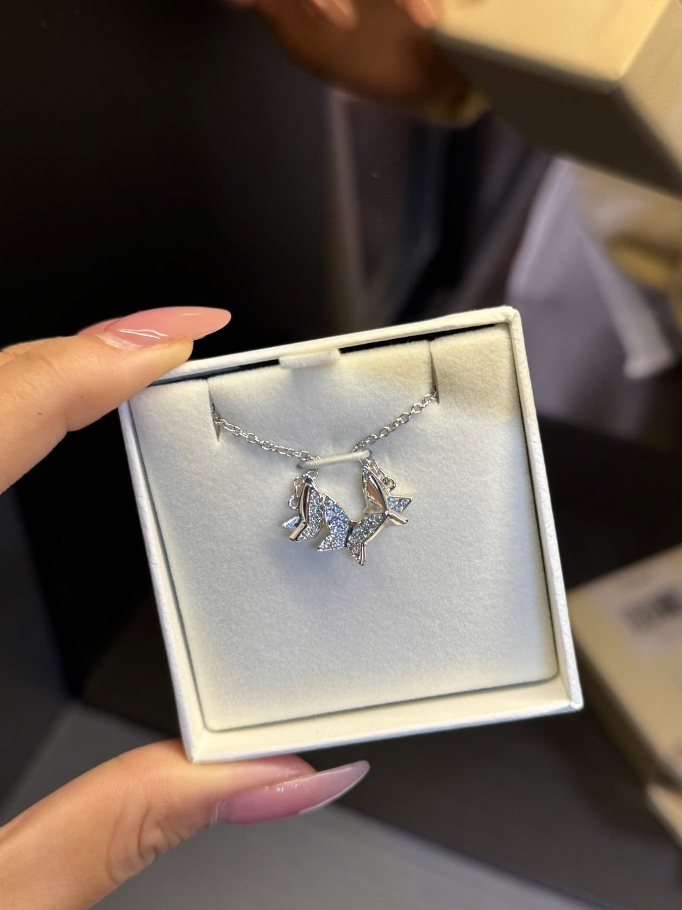 Dây chuyền bướm lilia đá xanh