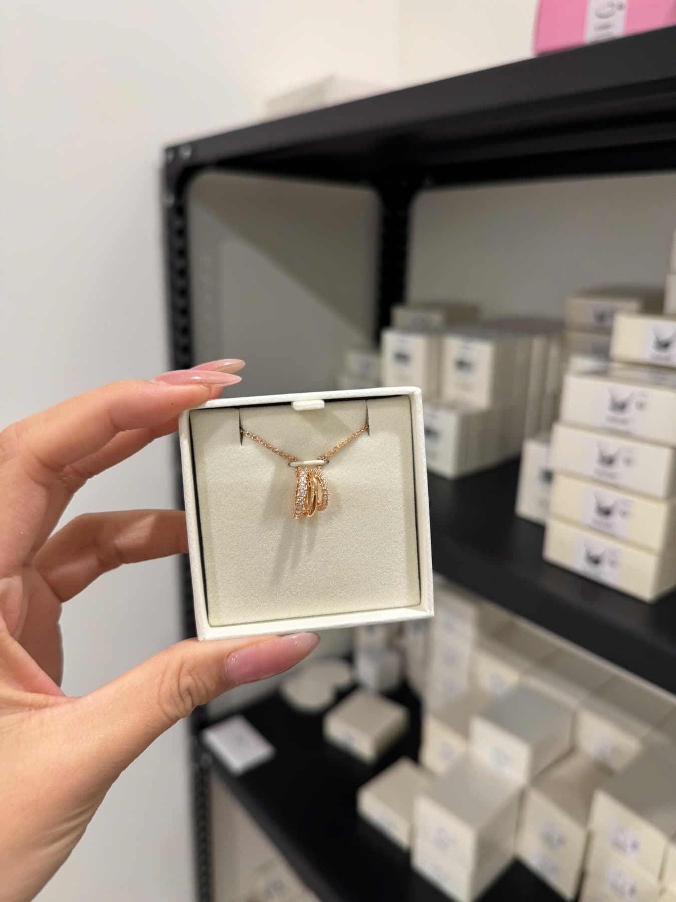 Dây chuyền hyperbola 3 vòng