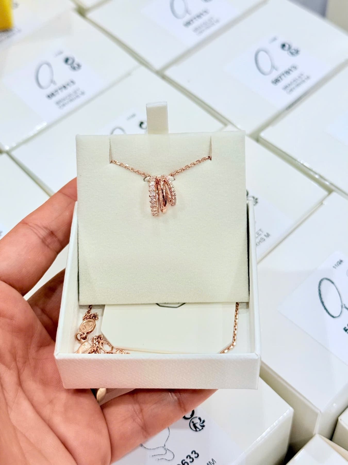 Dây chuyền hyperbola 3 vòng